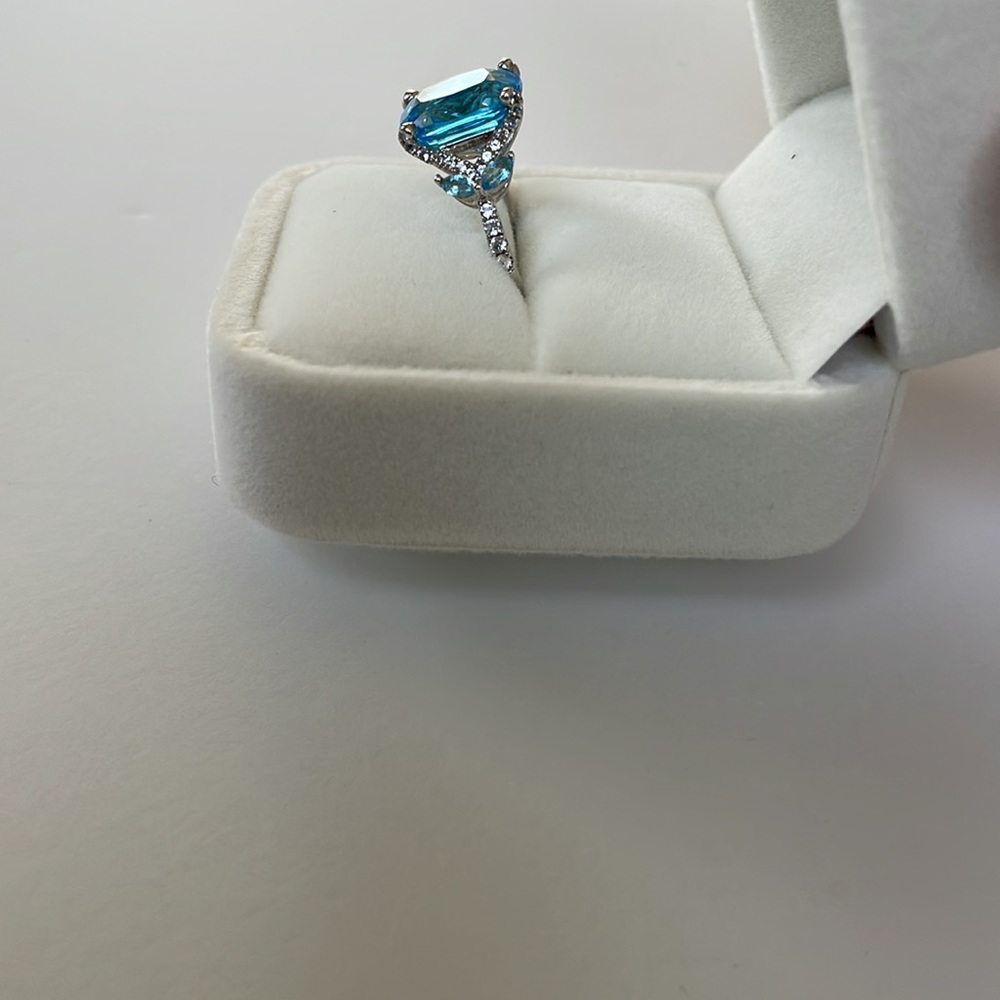 NWOT Blue Topaz Ring 5 ct. t.w. & White Topaz 1/4 ct. - Picture 10 of 11